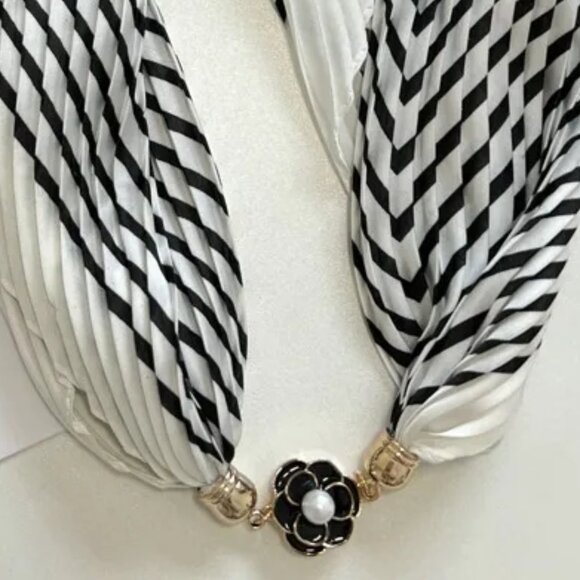 2/$30 Magnetic Clasp Geometric Pattern Silky Scarf Pleated Black White Headband - Picture 5 of 6